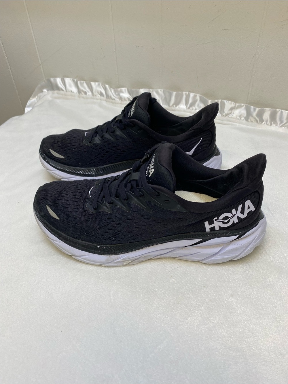 Hoka One One Clifton 8 Women's Size 8 B (Medium) Running Shoes Black new insoles